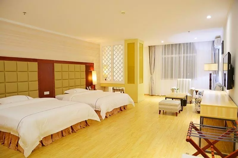Hotelli 8 Inns Zhanjiang Haitian Branch