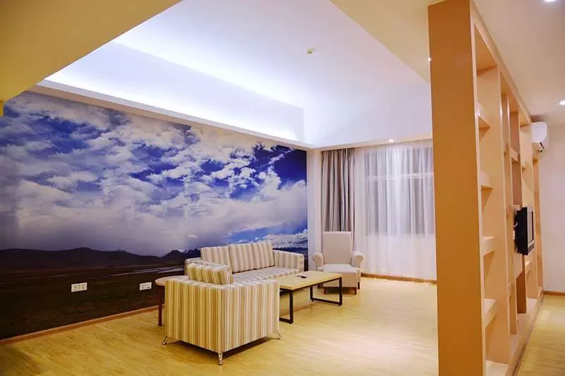 Hotelli 8 Inns Zhanjiang Haitian Branch