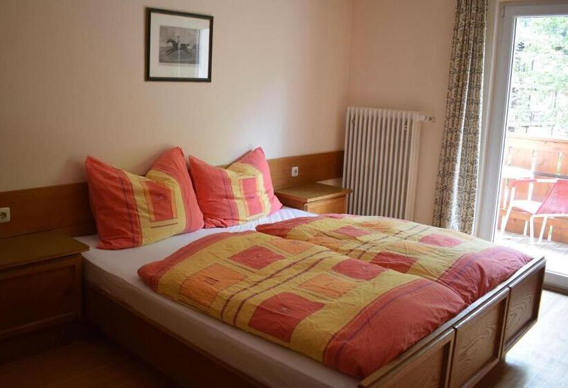 Heli S Bike & Hike Hostel