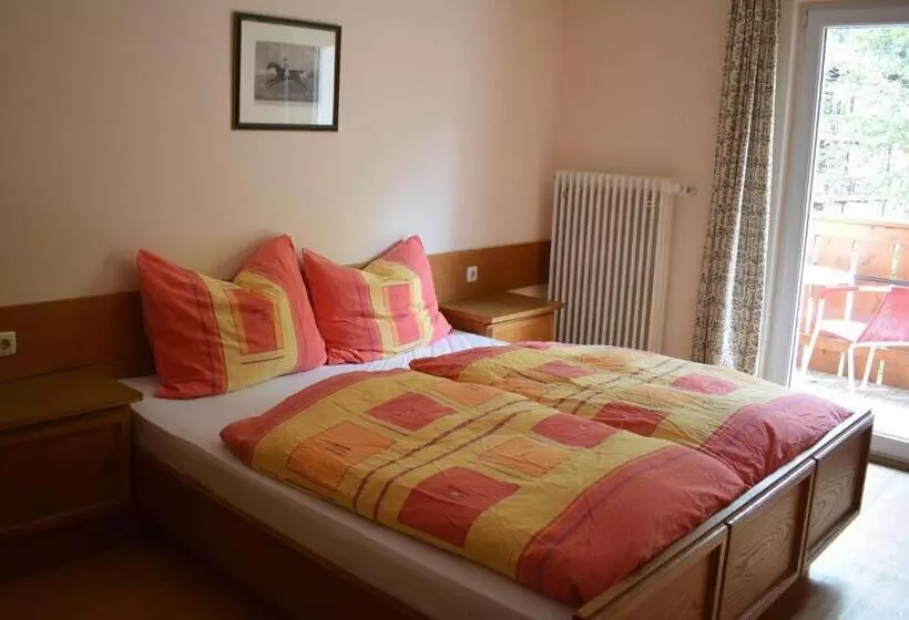 Heli S Bike & Hike Hostel