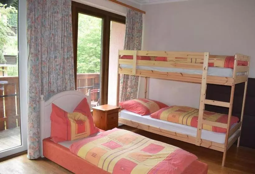 Heli S Bike & Hike Hostel
