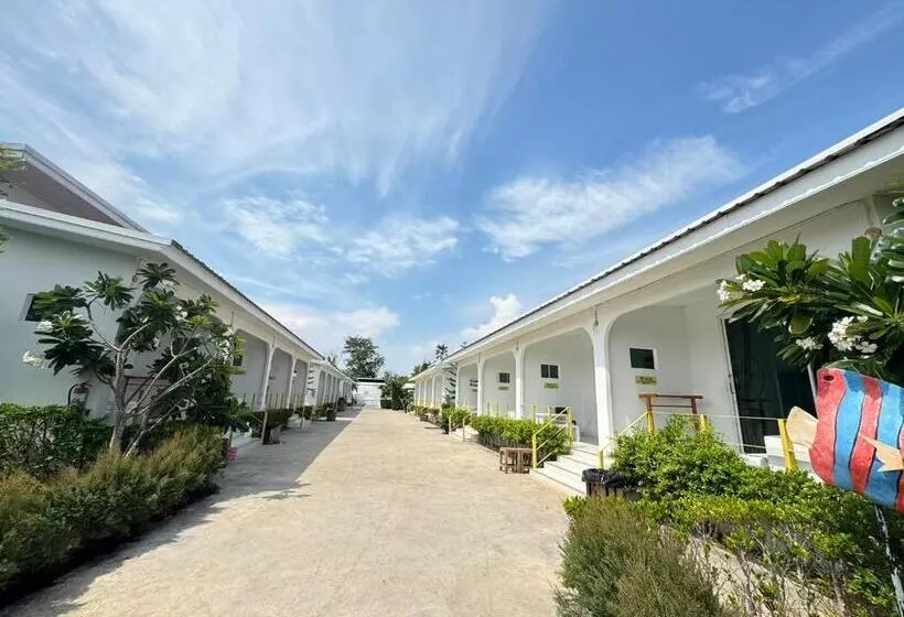 ホテル The Toy Beach Resort Rayong