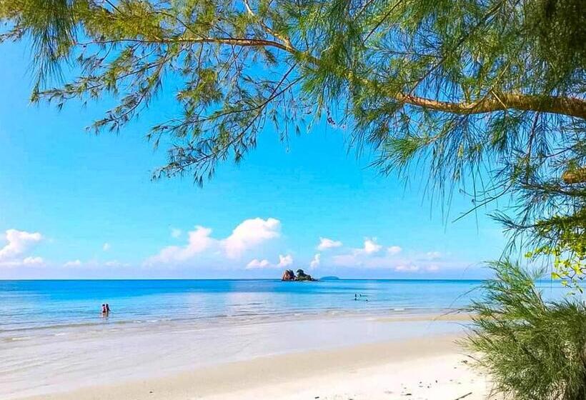 בית מלון כפרי The Toy Beach Resort Rayong