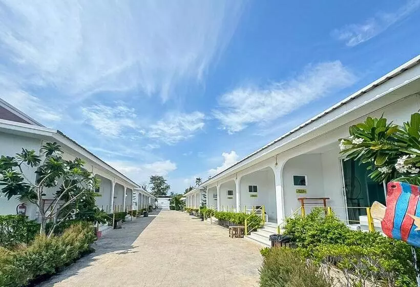 ホテル The Toy Beach Resort Rayong