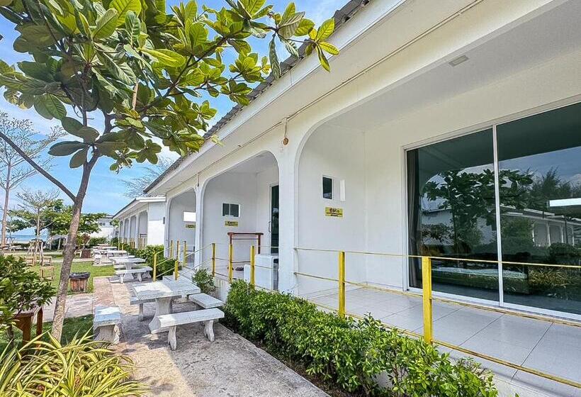 בית מלון כפרי The Toy Beach Resort Rayong