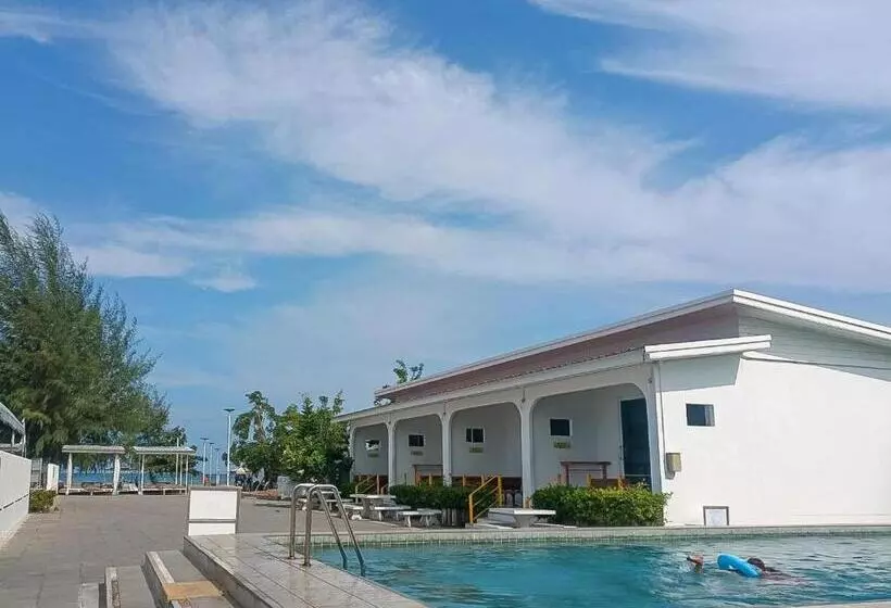ホテル The Toy Beach Resort Rayong