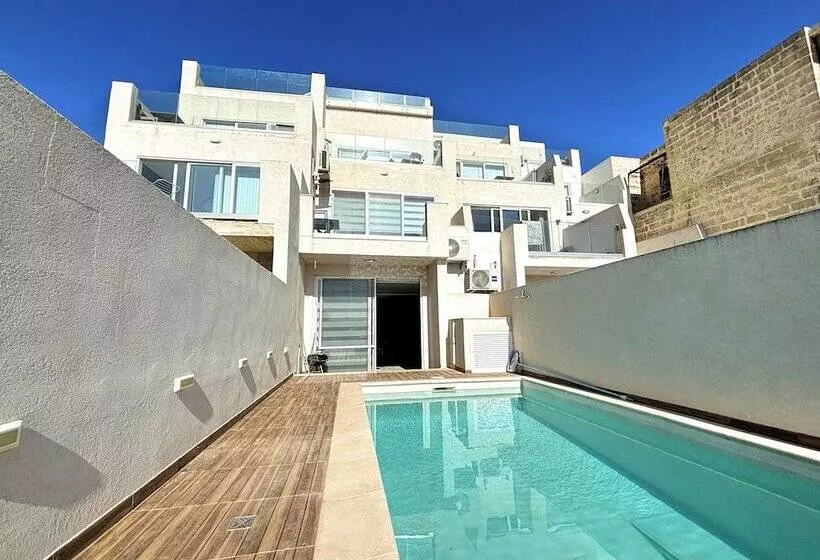 پانسیون All Nations Duplex With Pool