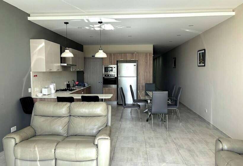 پانسیون All Nations Duplex With Pool