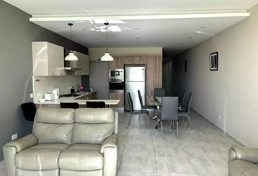 پانسیون All Nations Duplex With Pool