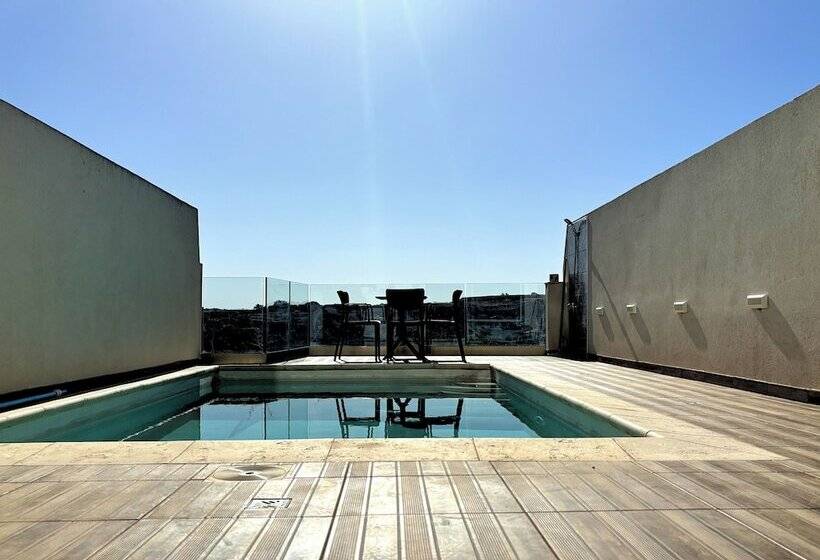 پانسیون All Nations Duplex With Pool