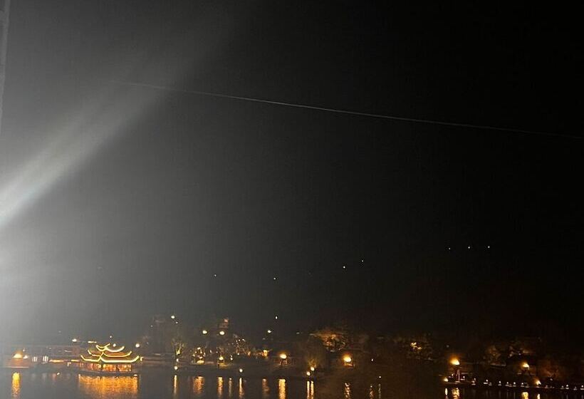 هتل Mountain Lagoon