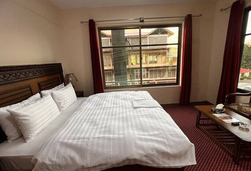 هتل Mountain Lagoon