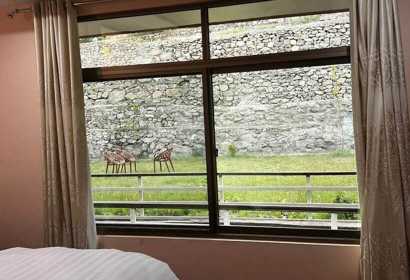 هتل Mountain Lagoon