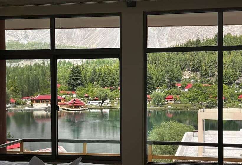 هتل Mountain Lagoon