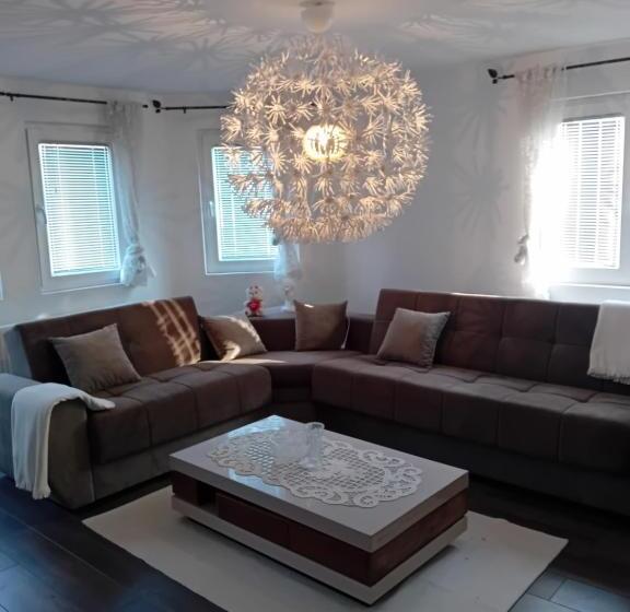 پانسیون Medina