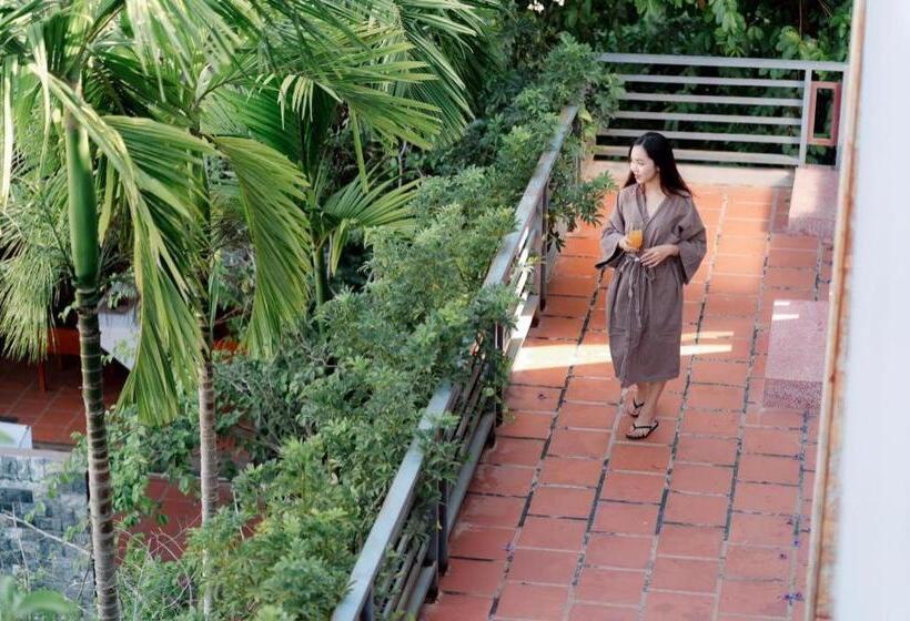 هتل Indra Porak Residence