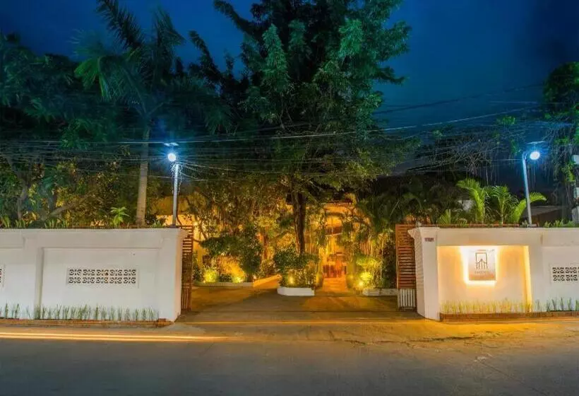 ホテル Indra Porak Residence
