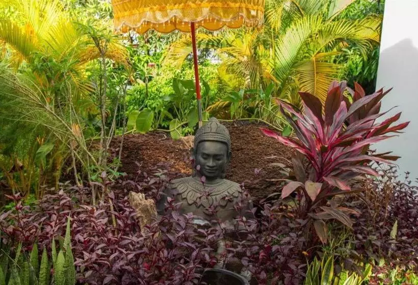 ホテル Indra Porak Residence