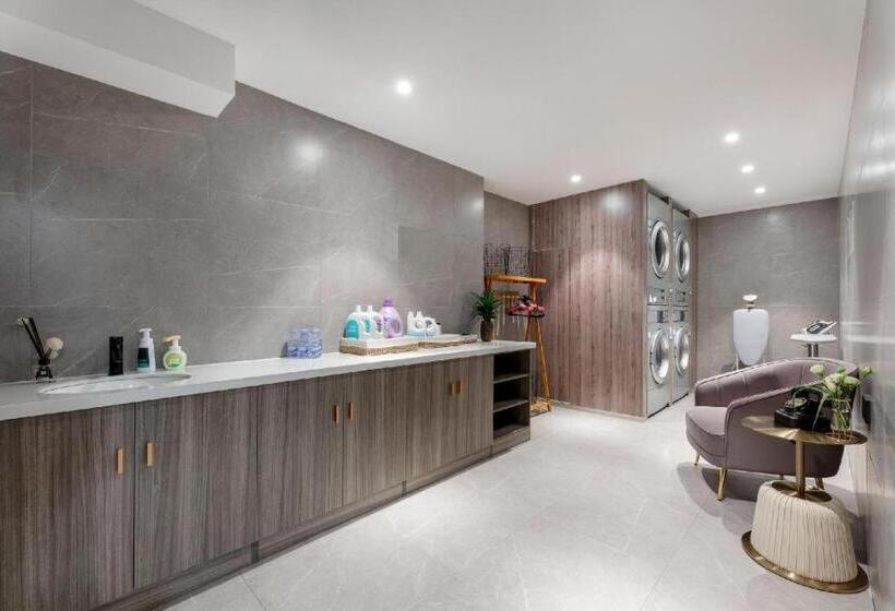 Atour Light Hotel Dalian Xinghai Plaza Henglong Shopping Center