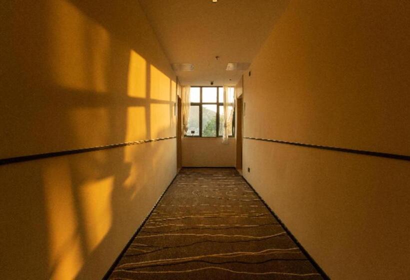 호텔 City Comfort Inn Shaoguan Biguiyuan Phoenix City Gold Village