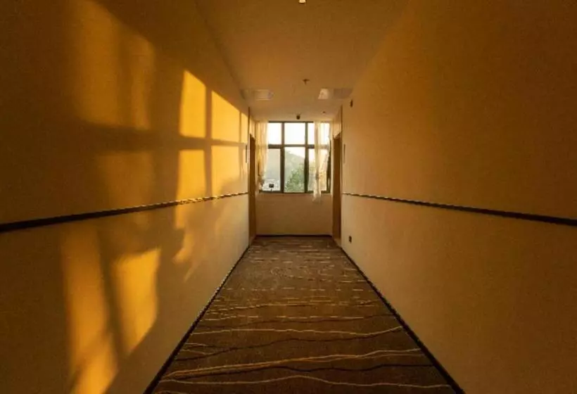 Hotelli City Comfort Inn Shaoguan Biguiyuan Phoenix City Gold Village