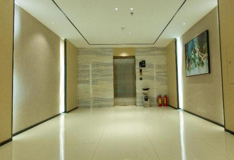 호텔 City Comfort Inn Shaoguan Biguiyuan Phoenix City Gold Village