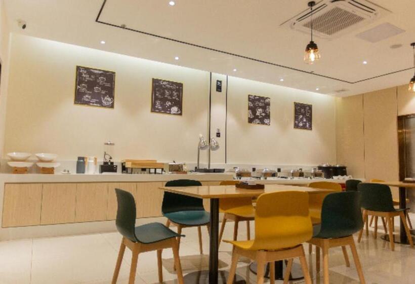 호텔 City Comfort Inn Shaoguan Biguiyuan Phoenix City Gold Village