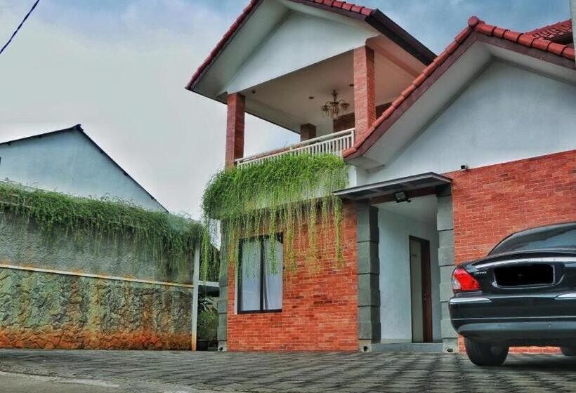 هتل De Jati House