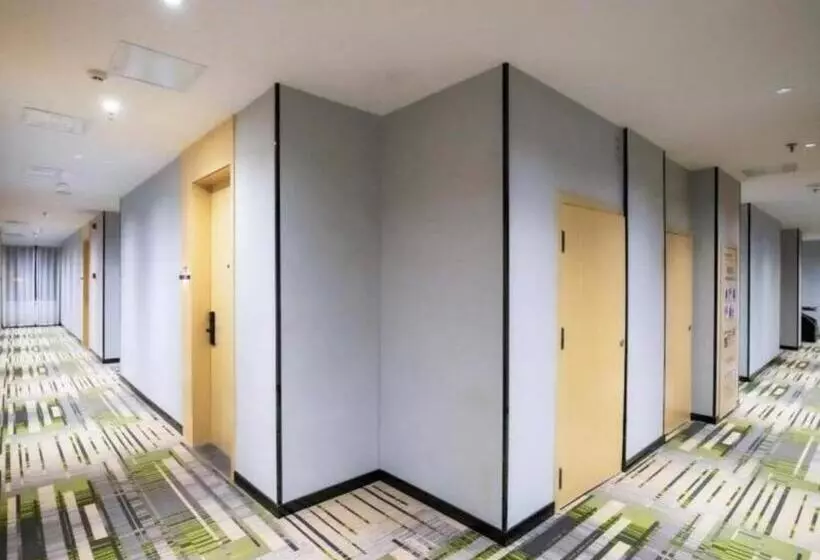 ホテル Greentree Inn Express Fuyang University Town West High Speed Railway Station