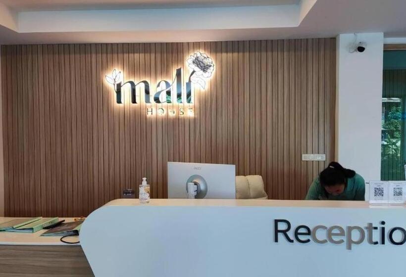 酒店 Mali House Sakon Nakhon