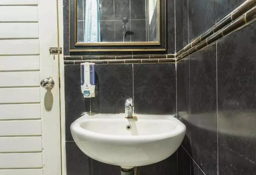 ホテル Oyo 2544 Just In