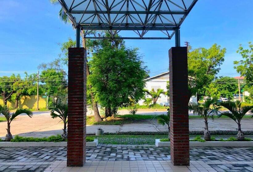 Mango Valley Hotel 5