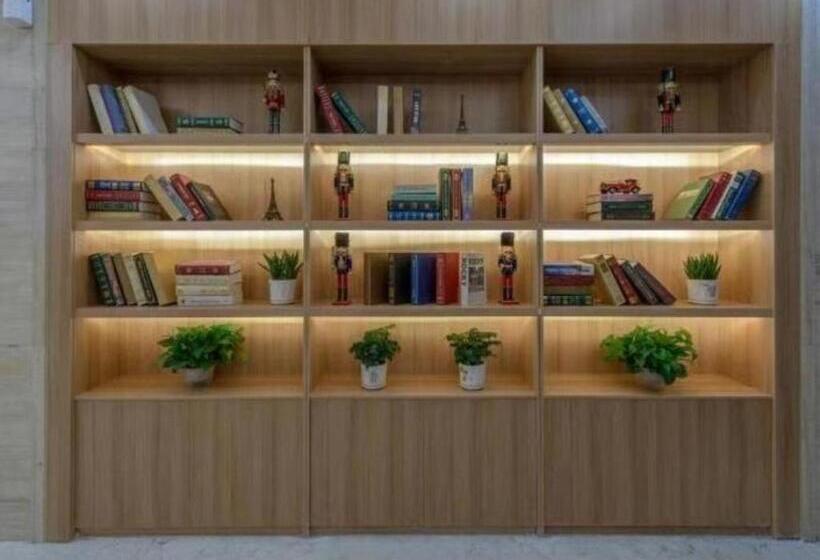 Shell Hotel Shnaghai Beiqiao Metro Station