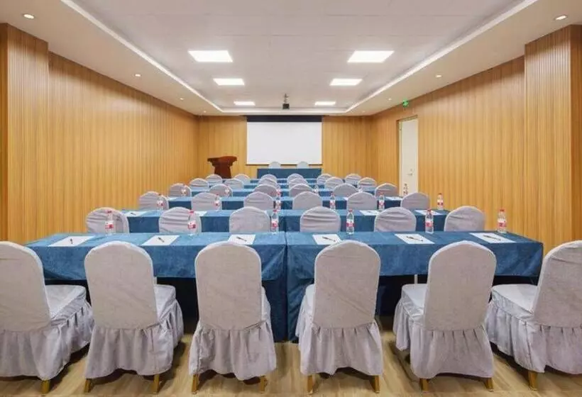 Vienna Hotel Ulan Qab New District High Speed Railway Station