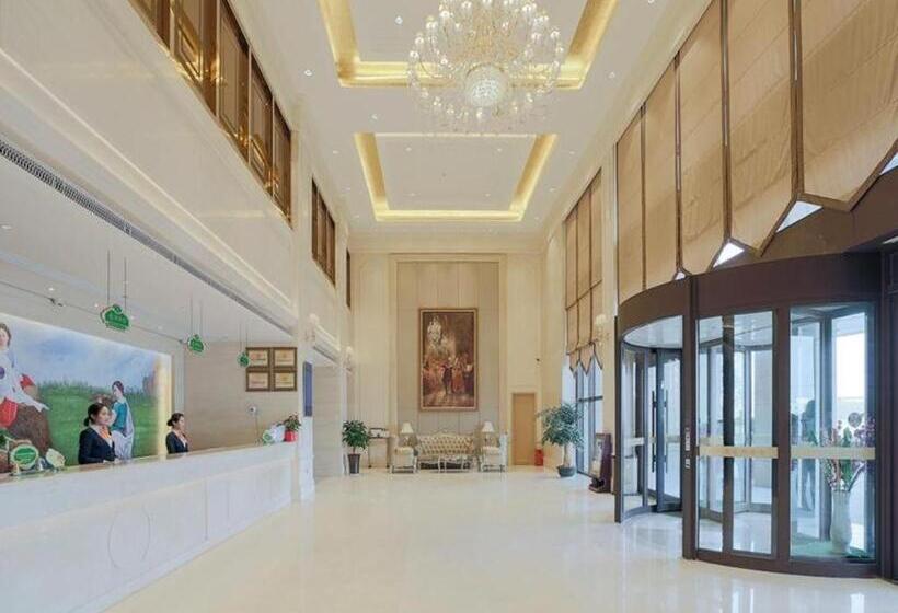 Vienna Hotel Zhengzhou 8th Street Economic Center Plaza Metro Station