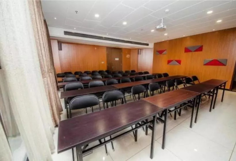 Borrman Hotel Xinxiang Muye Avenue