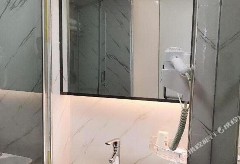 Hotel 7 Days Premium Xianning Wenquan Shopping Center