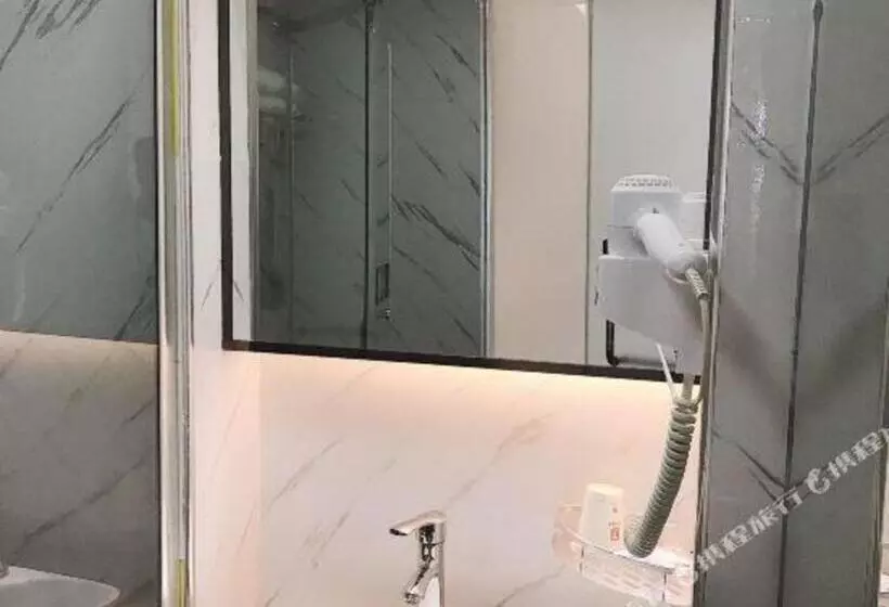 Hotelli 7 Days Premium Xianning Wenquan Shopping Center