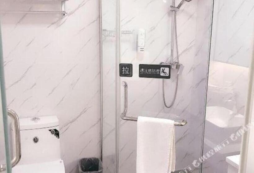 Hotel 7 Days Premium Xianning Wenquan Shopping Center