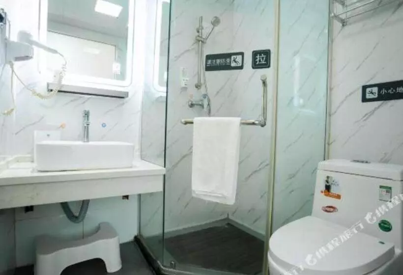 Hotelli 7 Days Premium Xianning Wenquan Shopping Center