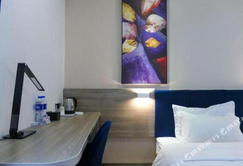 Hotel 7 Days Premium Xianning Wenquan Shopping Center