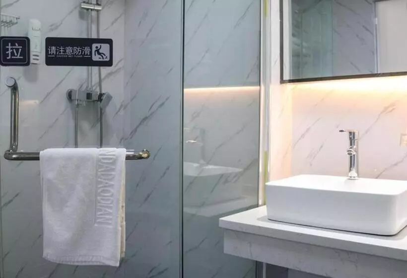 Hotelli 7 Days Premium Xianning Wenquan Shopping Center