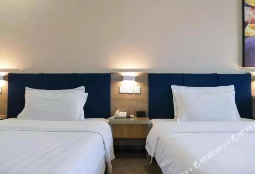 Hotelli 7 Days Premium Xianning Wenquan Shopping Center