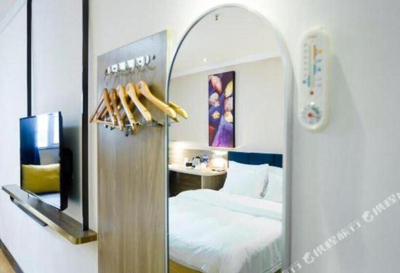 Hotel 7 Days Premium Xianning Wenquan Shopping Center