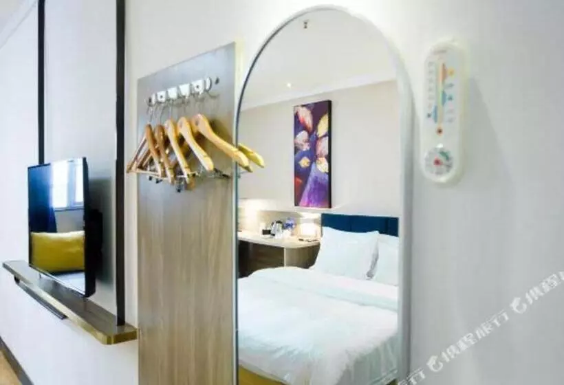 Hotelli 7 Days Premium Xianning Wenquan Shopping Center