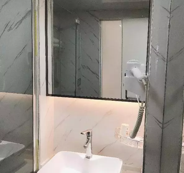 Hotelli 7 Days Premium Xianning Wenquan Shopping Center