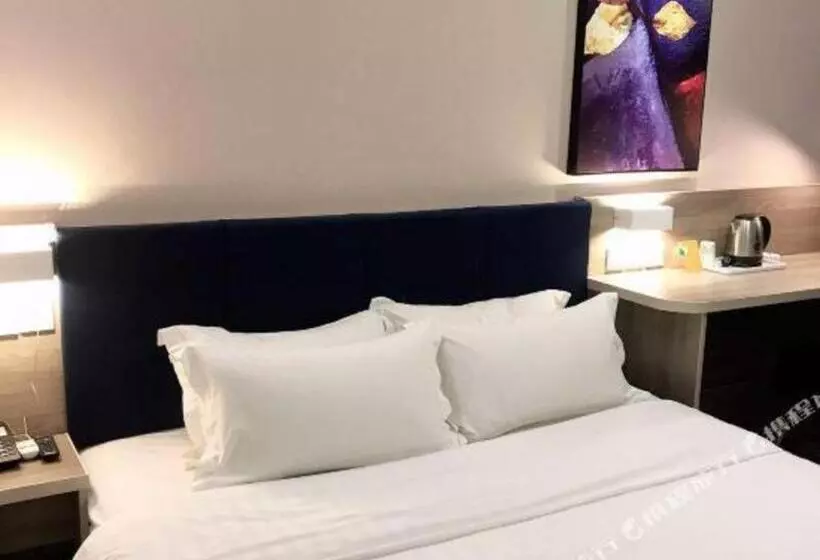 Hotelli 7 Days Premium Xianning Wenquan Shopping Center