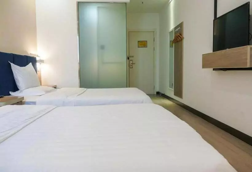 Hotelli 7 Days Premium Xianning Wenquan Shopping Center