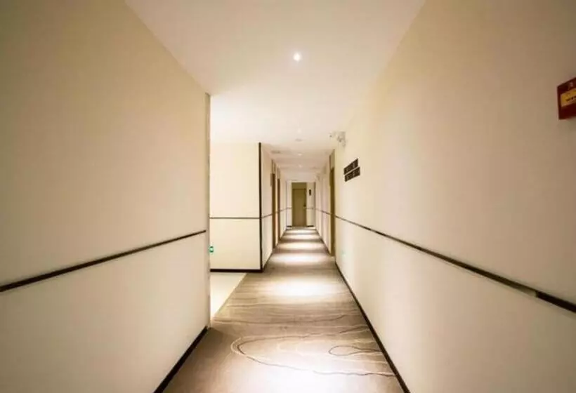 Hotelli City Comfort Inn Beiliu Yongfeng Plaza Chengnan Bus Station