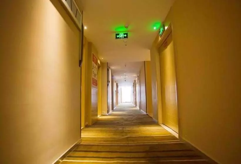 Hotelli City Comfort Inn Guanghan Sanxingdui Bailun Plaza